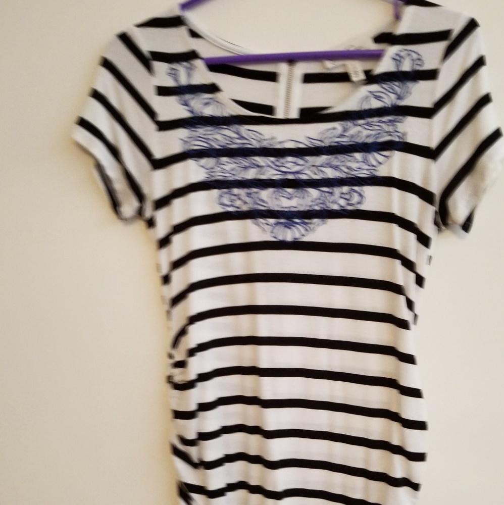 Jessica simpson maternity top